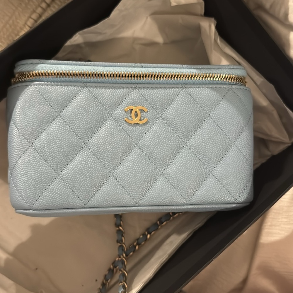 CHANEL Blue vanity bag - Picture 5 of 7